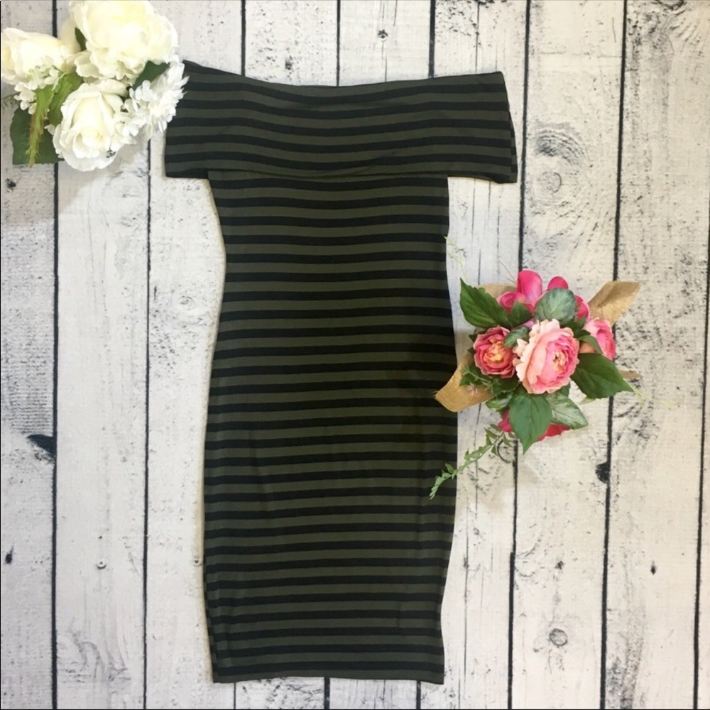 NWOT Off the shoulder bodycon dress ✨